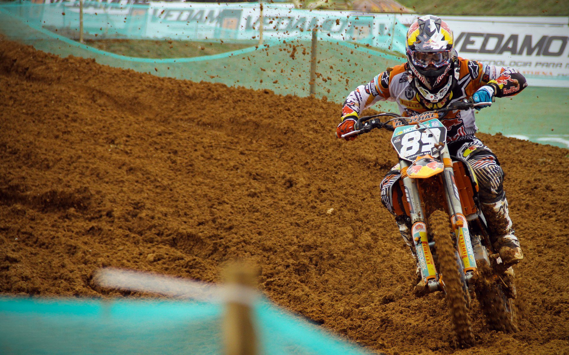 赫塔菲稳固中场屏障掌控比赛节奏,赫塔菲吧